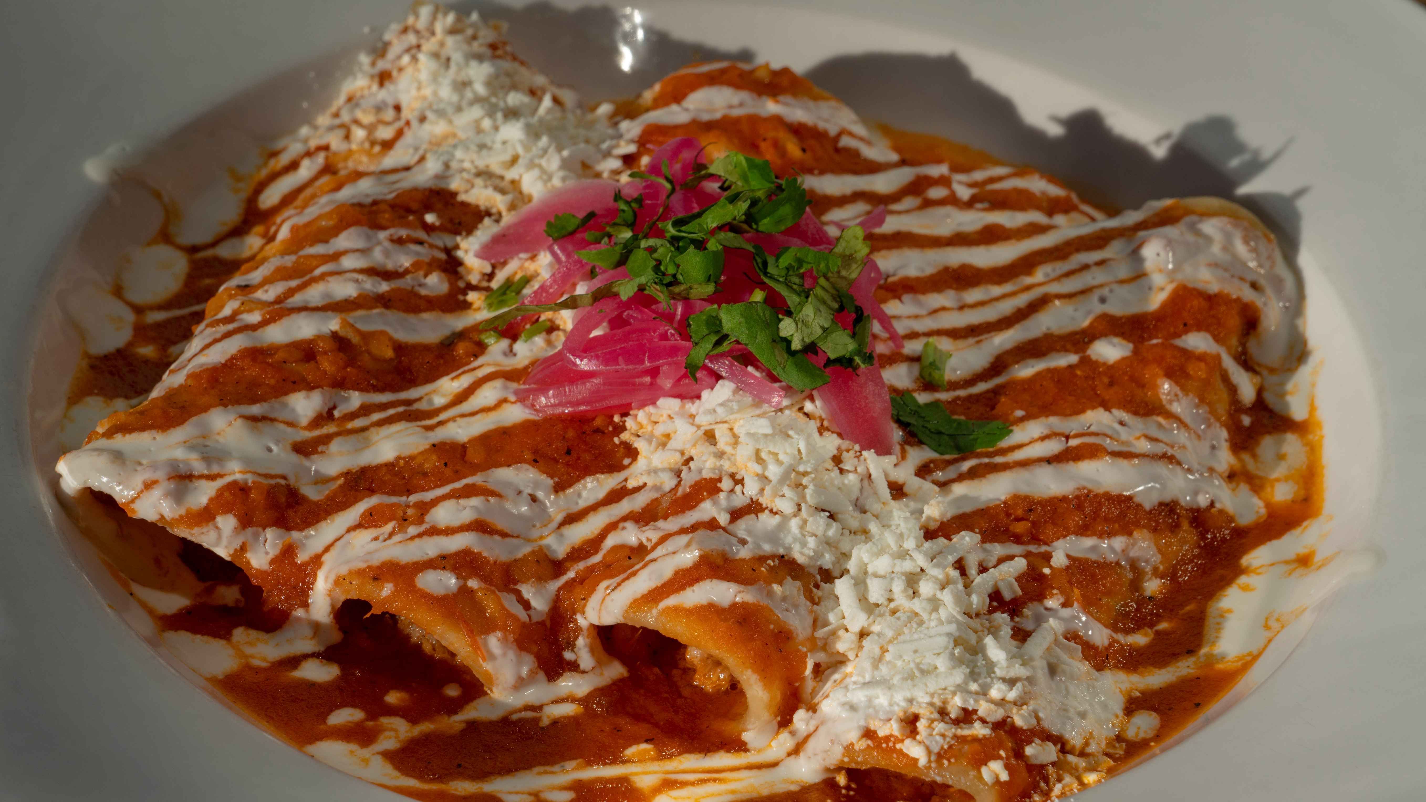 Enchiladas Rojas con Pollo