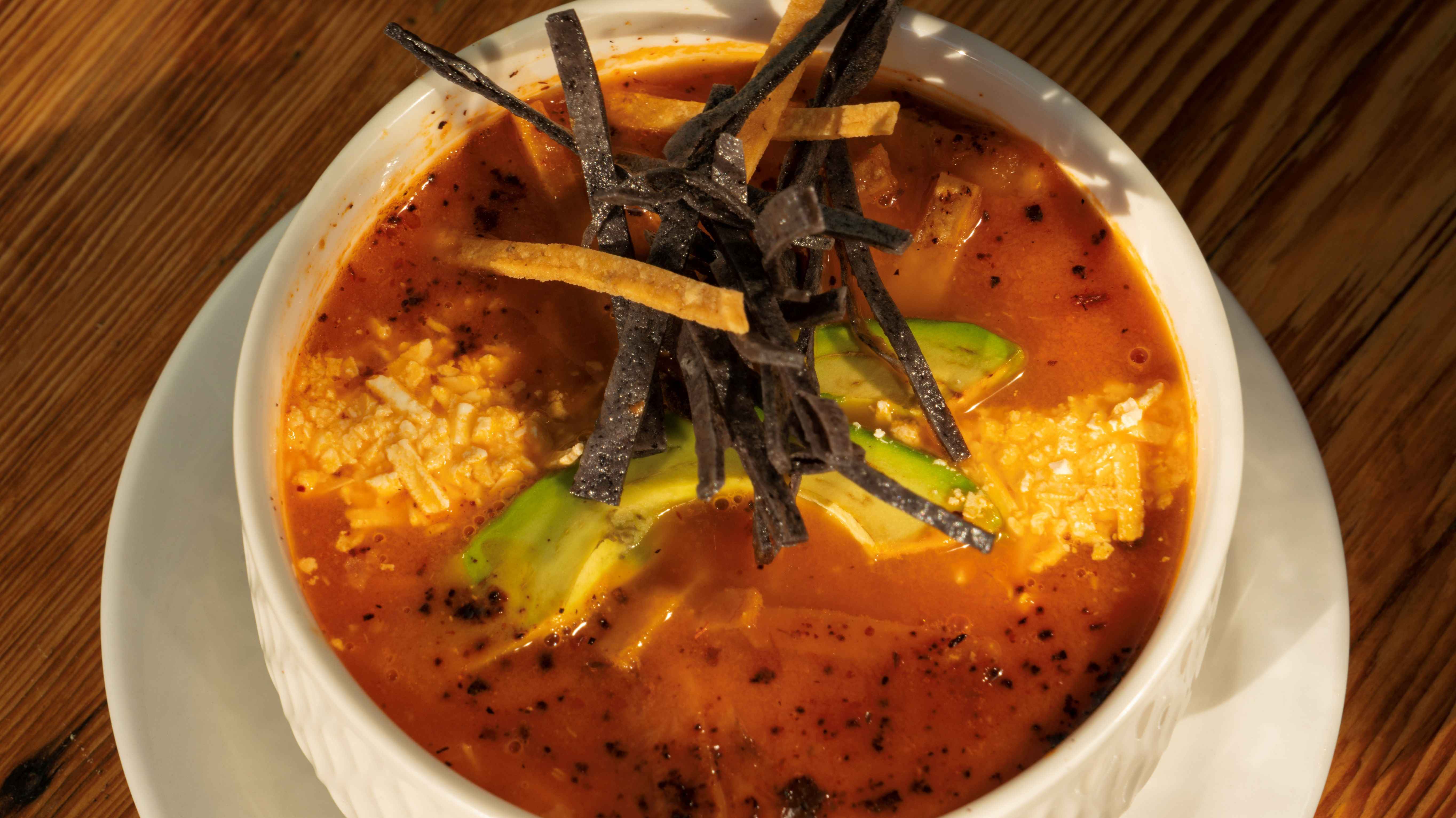 Sopa de Tortilla Azteca