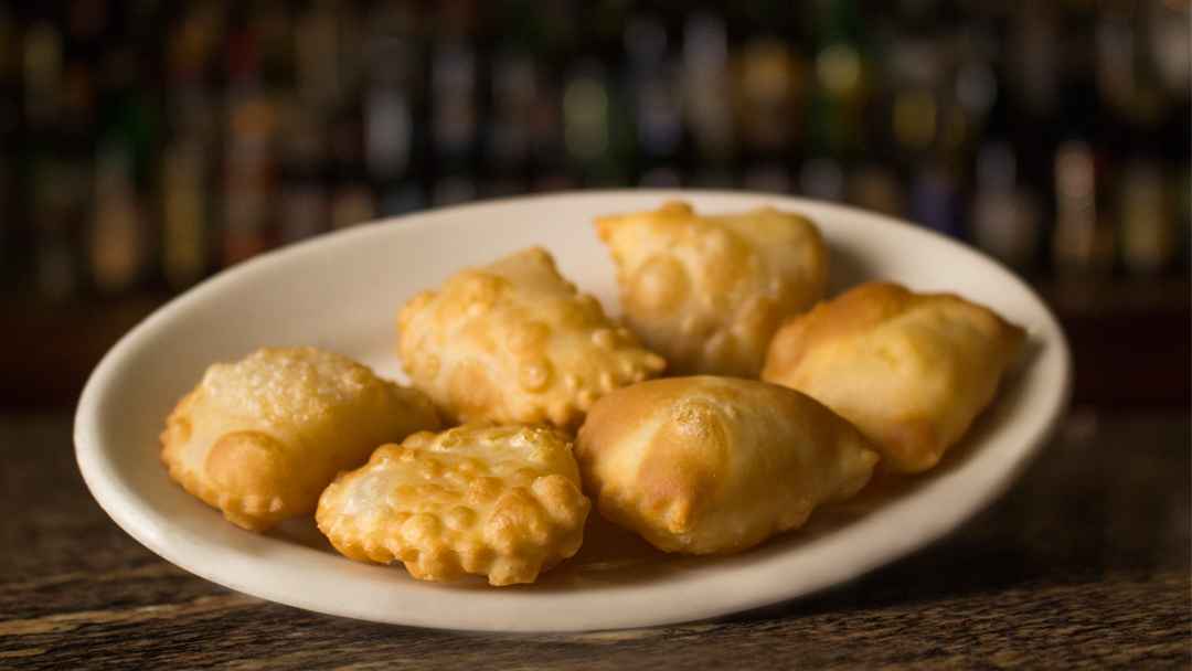 Pastry with Cheese Filling 