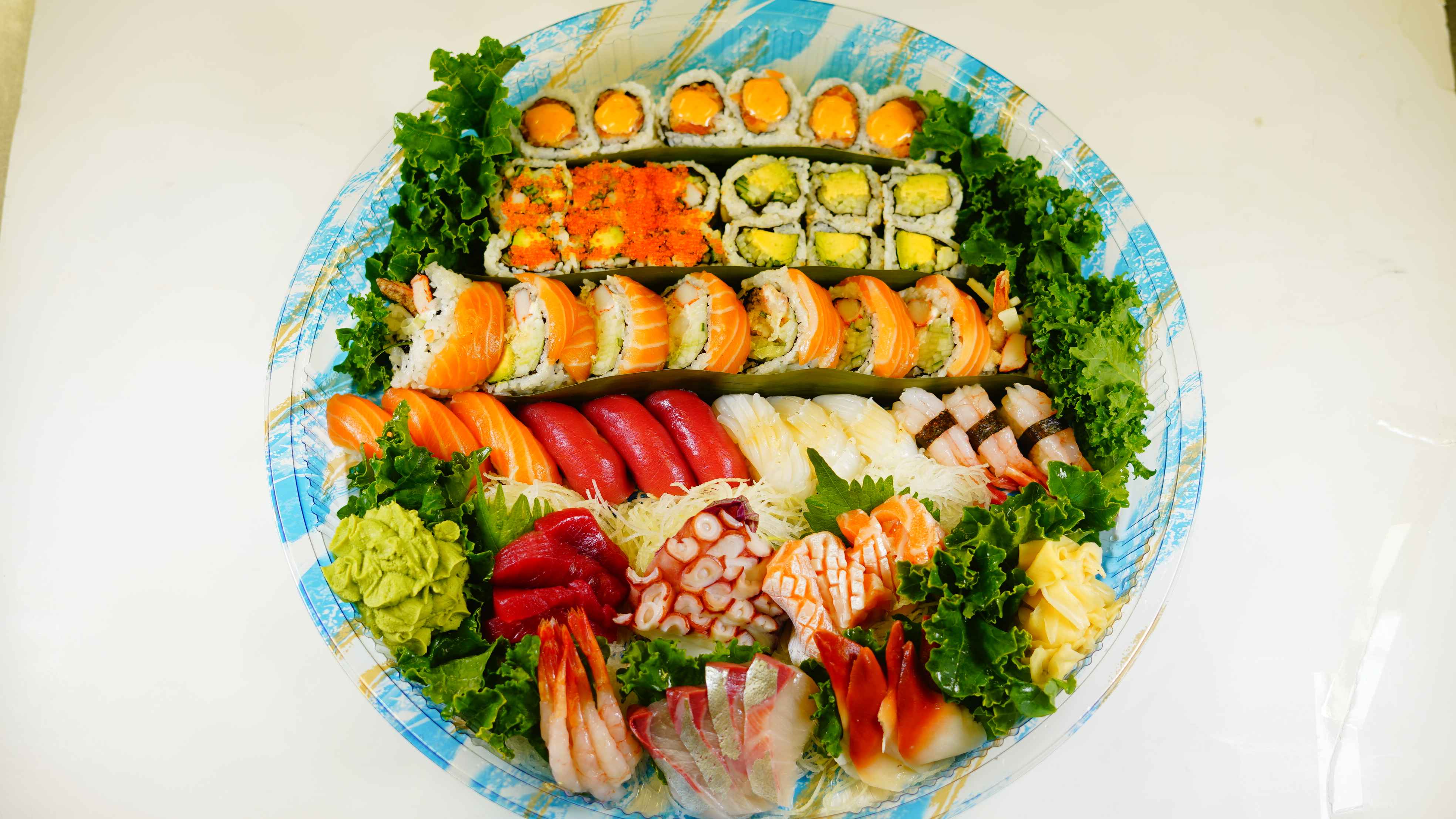 Medium 58pcs - Maki, Sushi & Sashimi Party Tray