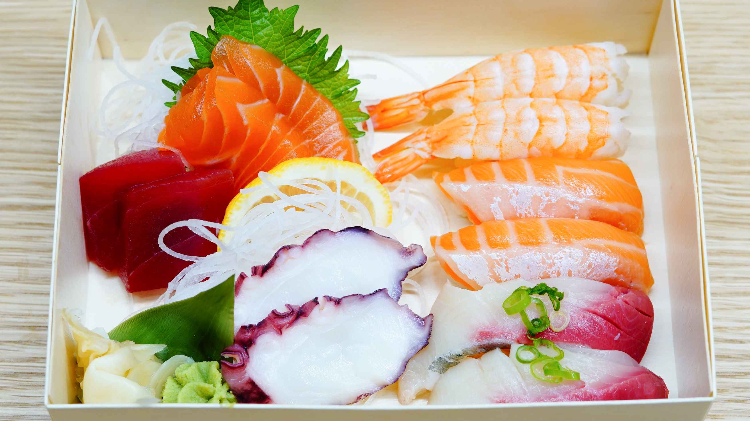 Sushi & Sashimi Combo